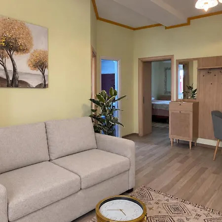 Daire Blloku Riverside Apartment-check In 24 *